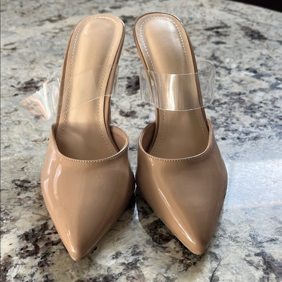 No Label Shoes - Nude patent heels with clear strap. Pre-Owned Condition-Appears New. Size 39/8.5